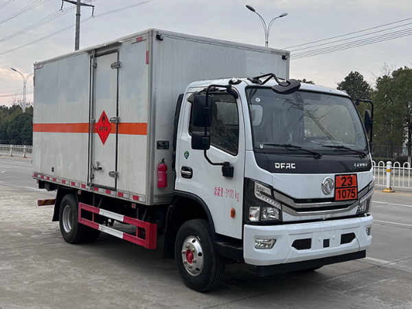 東風5噸易燃氣體廂式運輸車